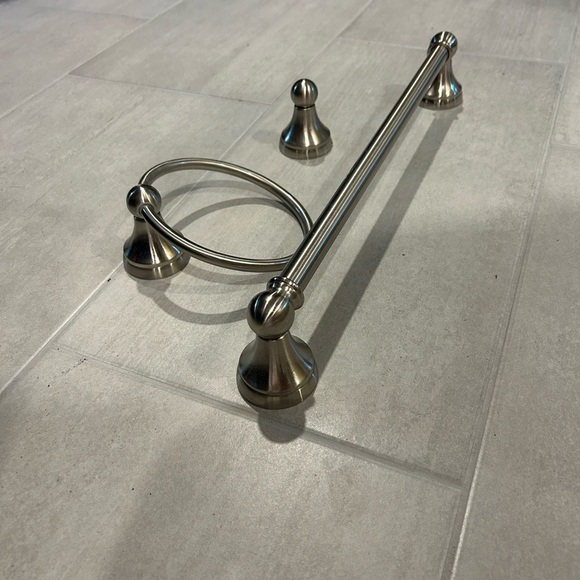 Silver Bathroom Hardware Set - Picture 2 of 4